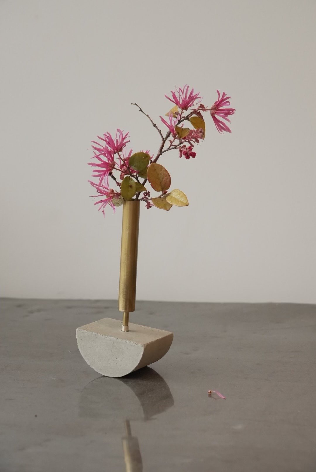33-mf move flower base - 花瓶/陶器 - 其他金属 金色