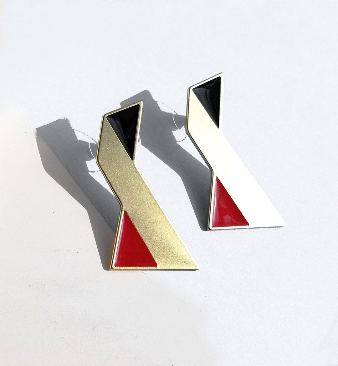 Twist Earrings - Black & Red - 耳环/耳夹 - 其他金属 蓝色