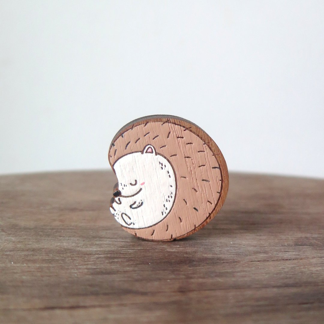 Wooden brooch porcupine - 胸针 - 木头 咖啡色