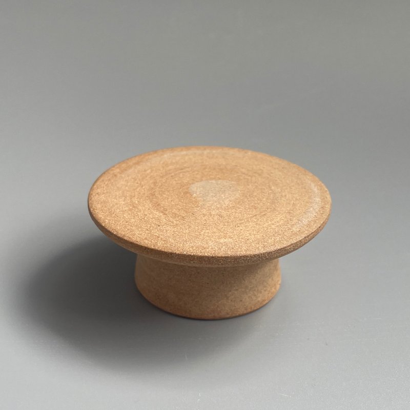 @studio_florero  绞胎小高台|盖置|烛台|练上げ - 蜡烛/烛台 - 陶 咖啡色