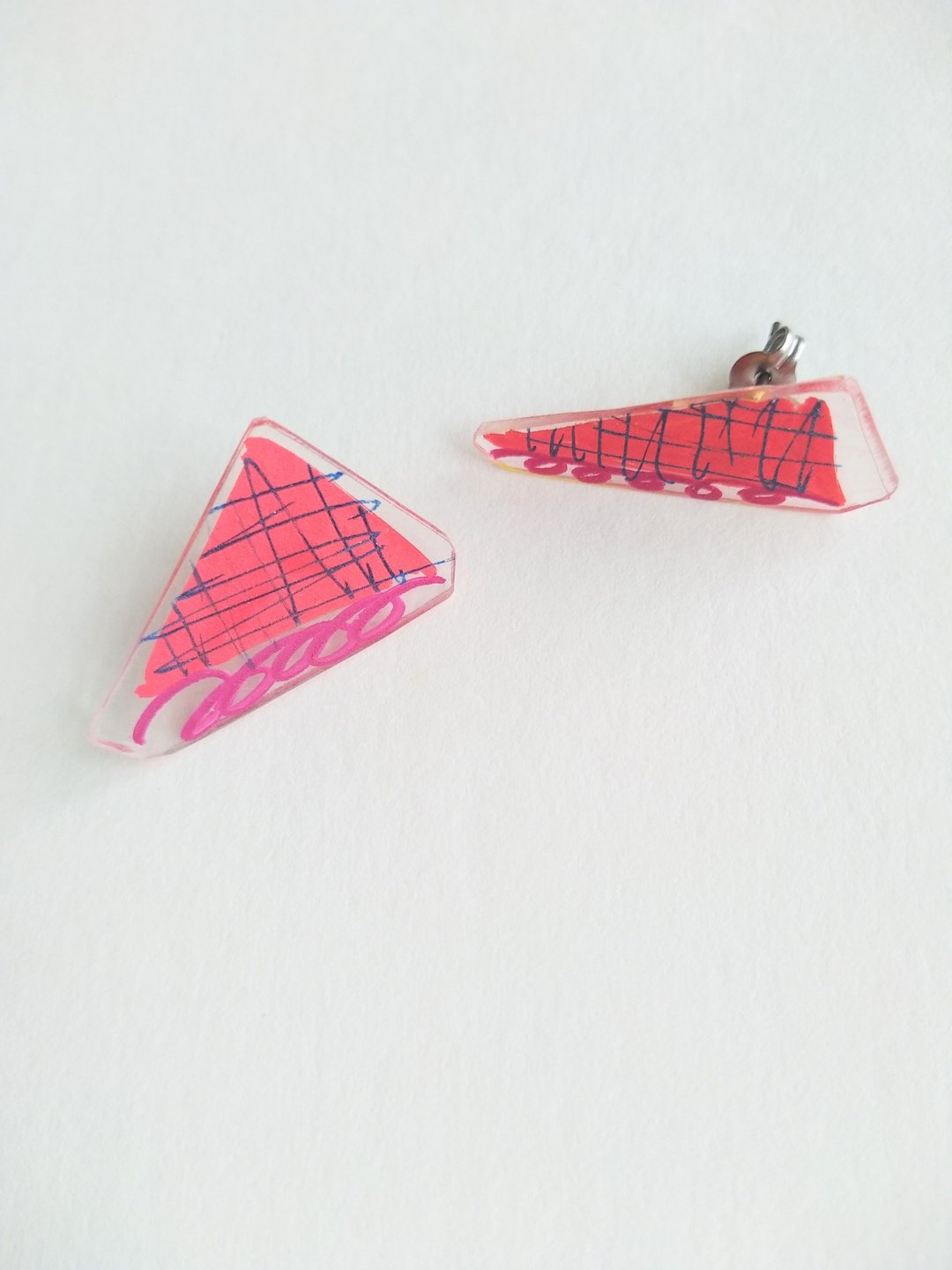 Titanium stud earrings colorful with one catch - 耳环/耳夹 - 塑料 红色