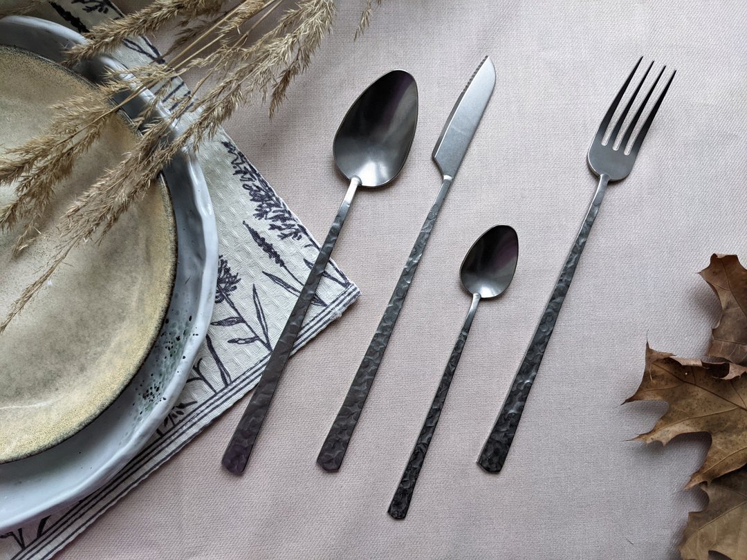 Set of 4 handmade cutlery - tablespoon, teaspoon, fork, knife. Forged silverware - 餐刀/叉/匙组合 - 不锈钢 银色