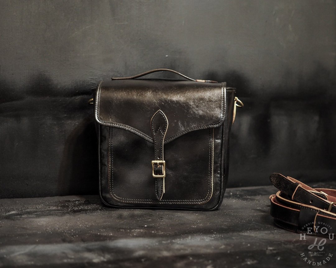 Leather Haversack 植鞣革跨肩小方包 - 侧背包/斜挎包 - 真皮 多色