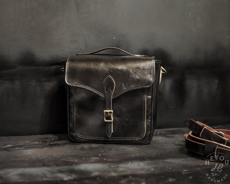 Leather Haversack 植鞣革跨肩小方包 - 侧背包/斜挎包 - 真皮 多色