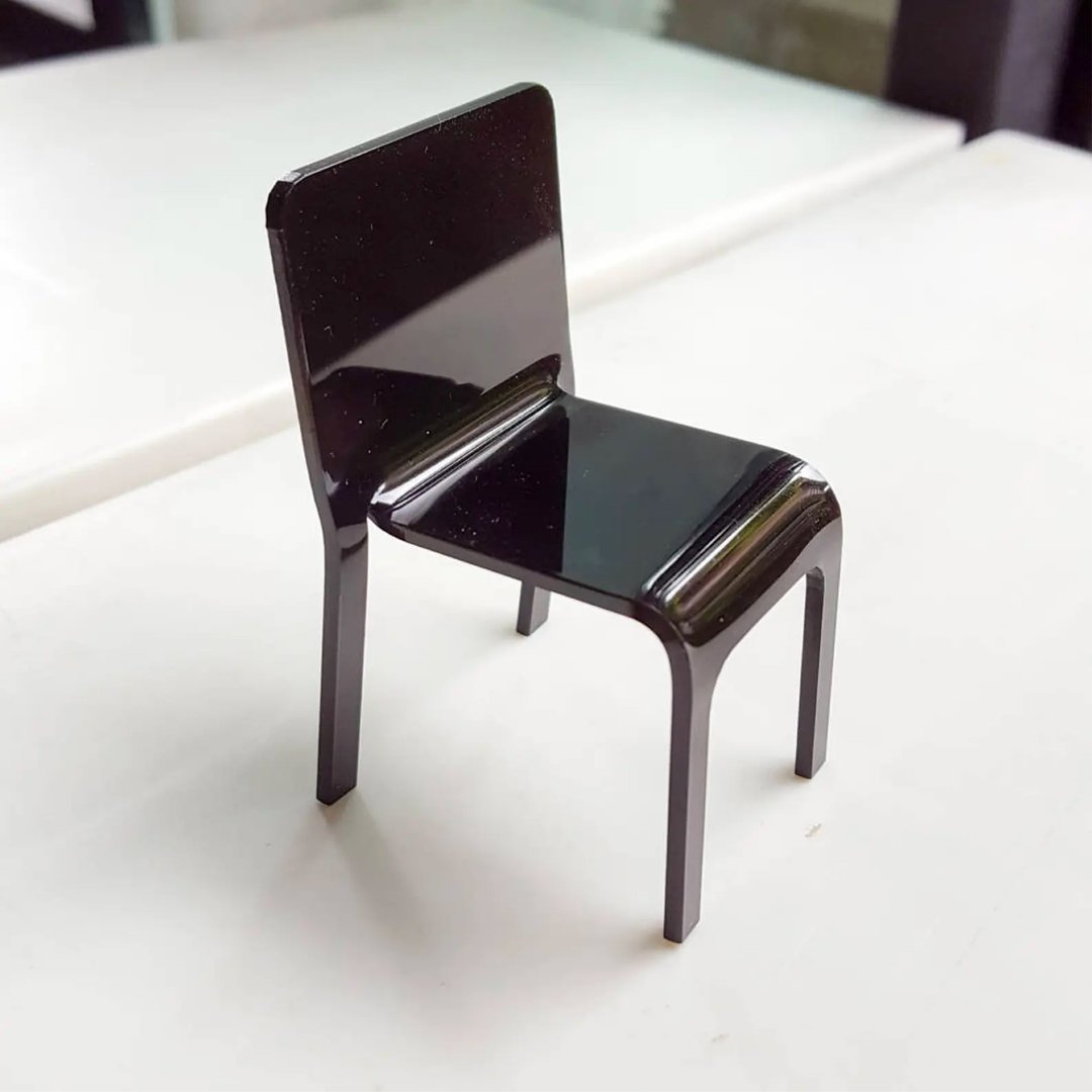 BLACK ACRYLIC DESIGNER CHAIR Scale 1:12 for dollhouse - 摆饰 - 塑料 黑色