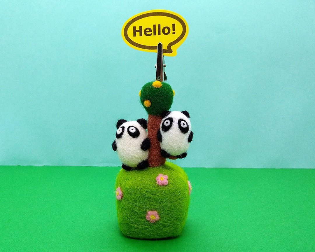 Wool felt twin panda memo stand - 名片架/名片座 - 羊毛 绿色