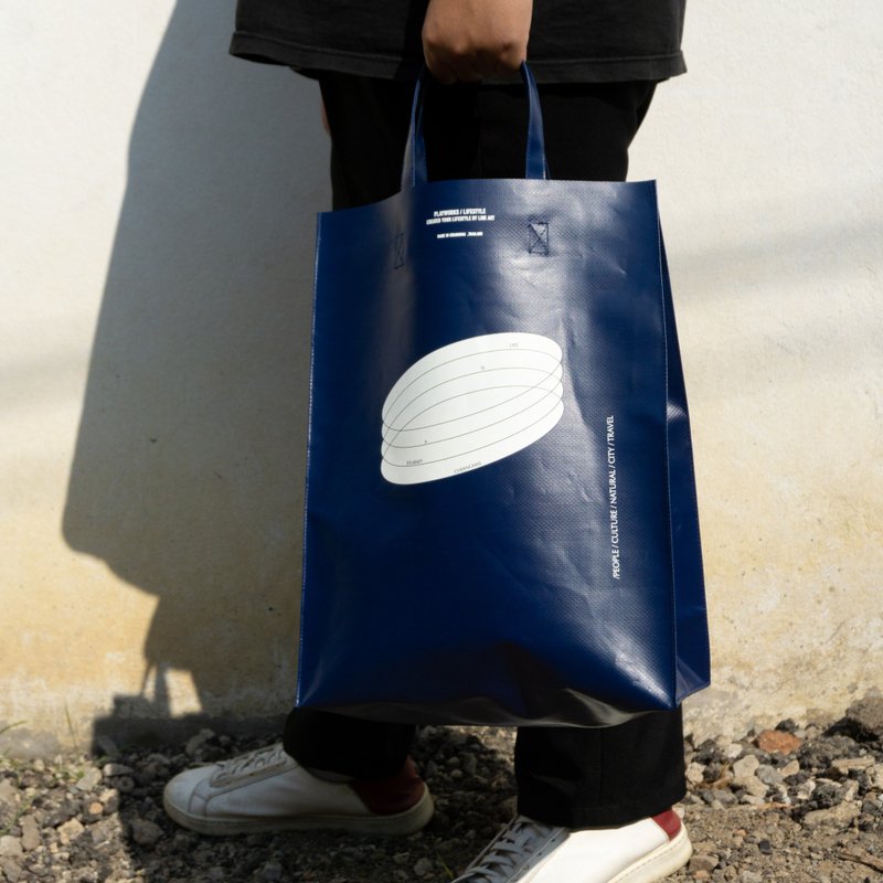 Handlebag pvc : Life is a journey Chiangmai - 侧背包/斜挎包 - 防水材质 蓝色