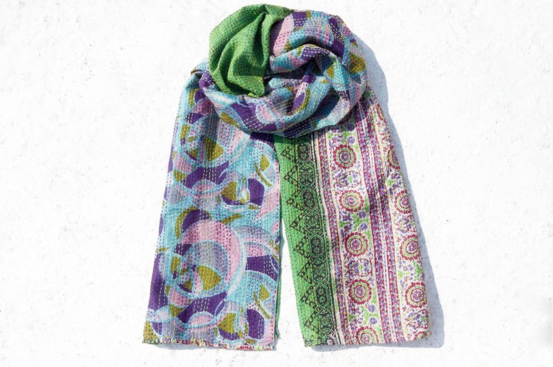 情人节礼物 生日礼物 限量一件 手缝纱丽布丝巾 / 刺绣丝巾 / 刺绣围巾 / 手缝纱丽线丝巾 - 奔走在日光大道 - 丝巾 - 丝．绢 多色