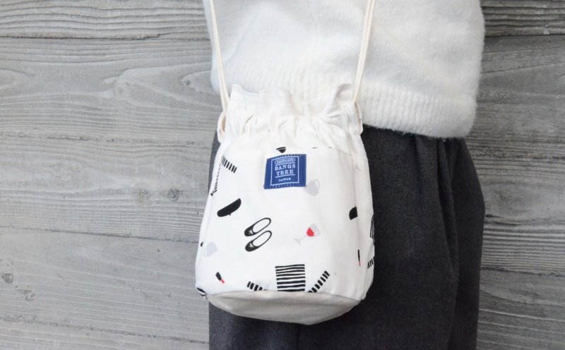 ::浏海树:: 侧背水桶包＿少女的小物件 (现货供应中) - 侧背包/斜挎包 - 其他材质 白色