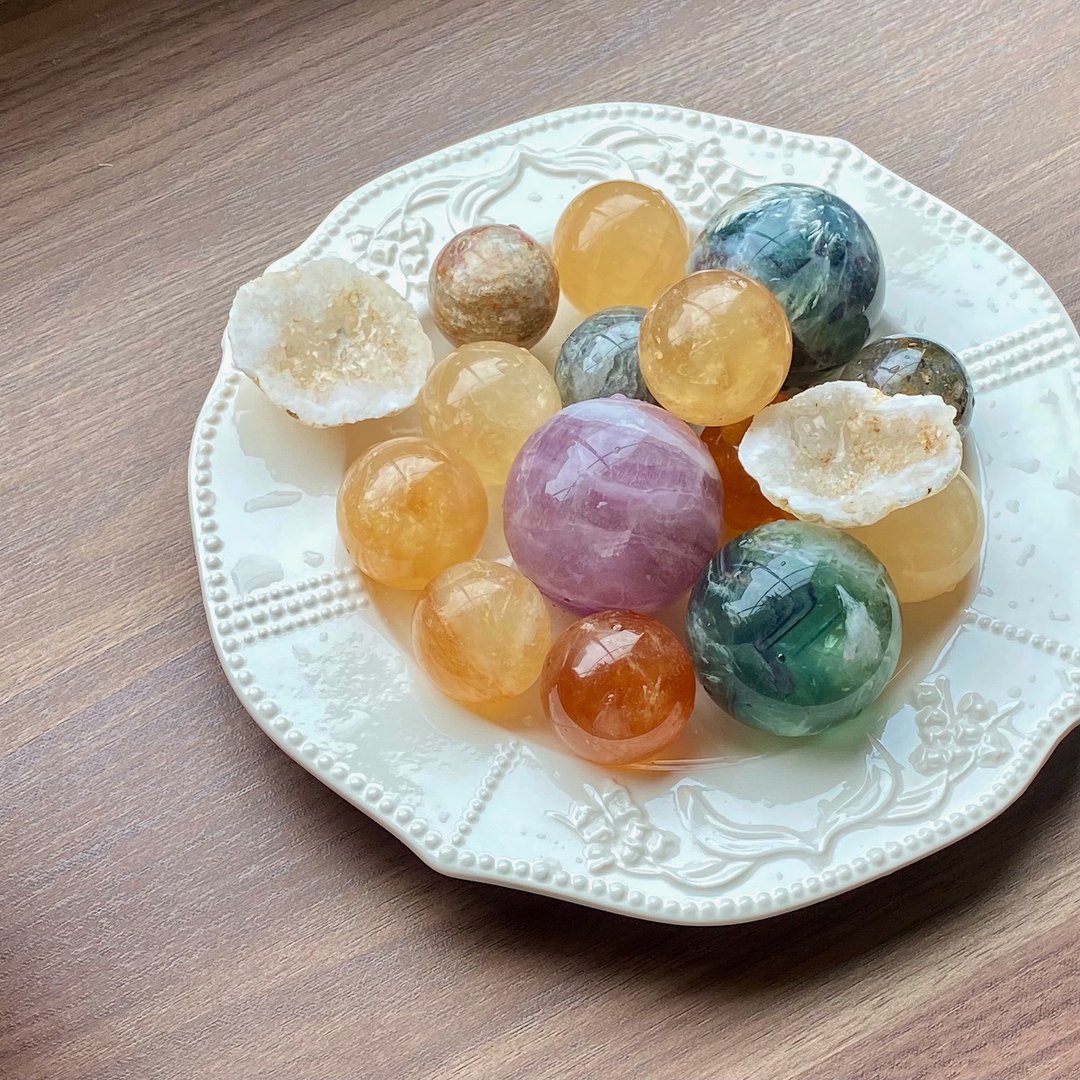 Crystal Corner 隅石丨薄暮 • 天然羽毛萤石水晶球丨净化丨疗愈 - 摆饰 - 水晶 紫色