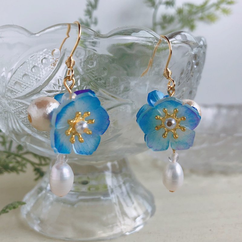 Baby blue eyes flower and Pearl Earrings Nemophila - 耳环/耳夹 - 塑料 