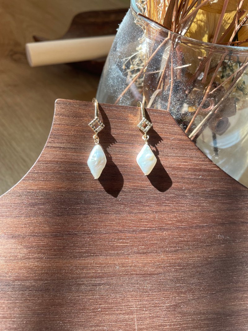 菱形巴洛克淡水珍珠耳环 - 耳环/耳夹 - 铜/黄铜 白色