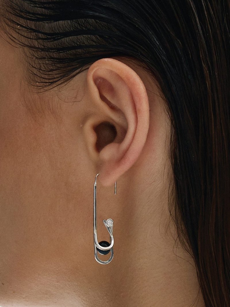 dashbrand DJ01 回纹针耳环 - 黑色 (Minimal Jewelry) 极简耳环 - 耳环/耳夹 - 纯银 银色
