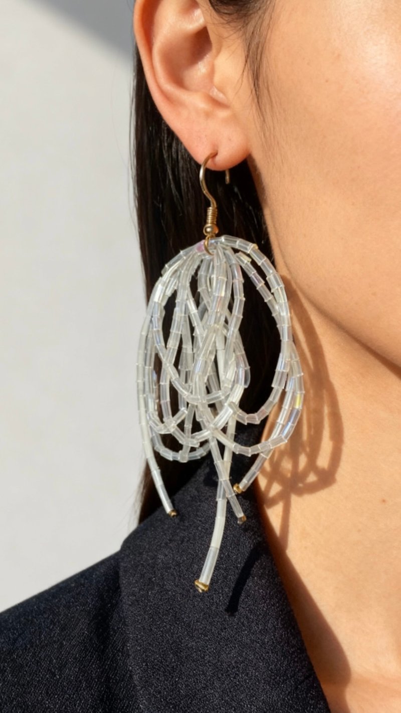 Crystal.EAA 设计款琉璃耳饰 KC金透纱灵蛇流苏耳环 - 耳环/耳夹 - 琉璃 白色