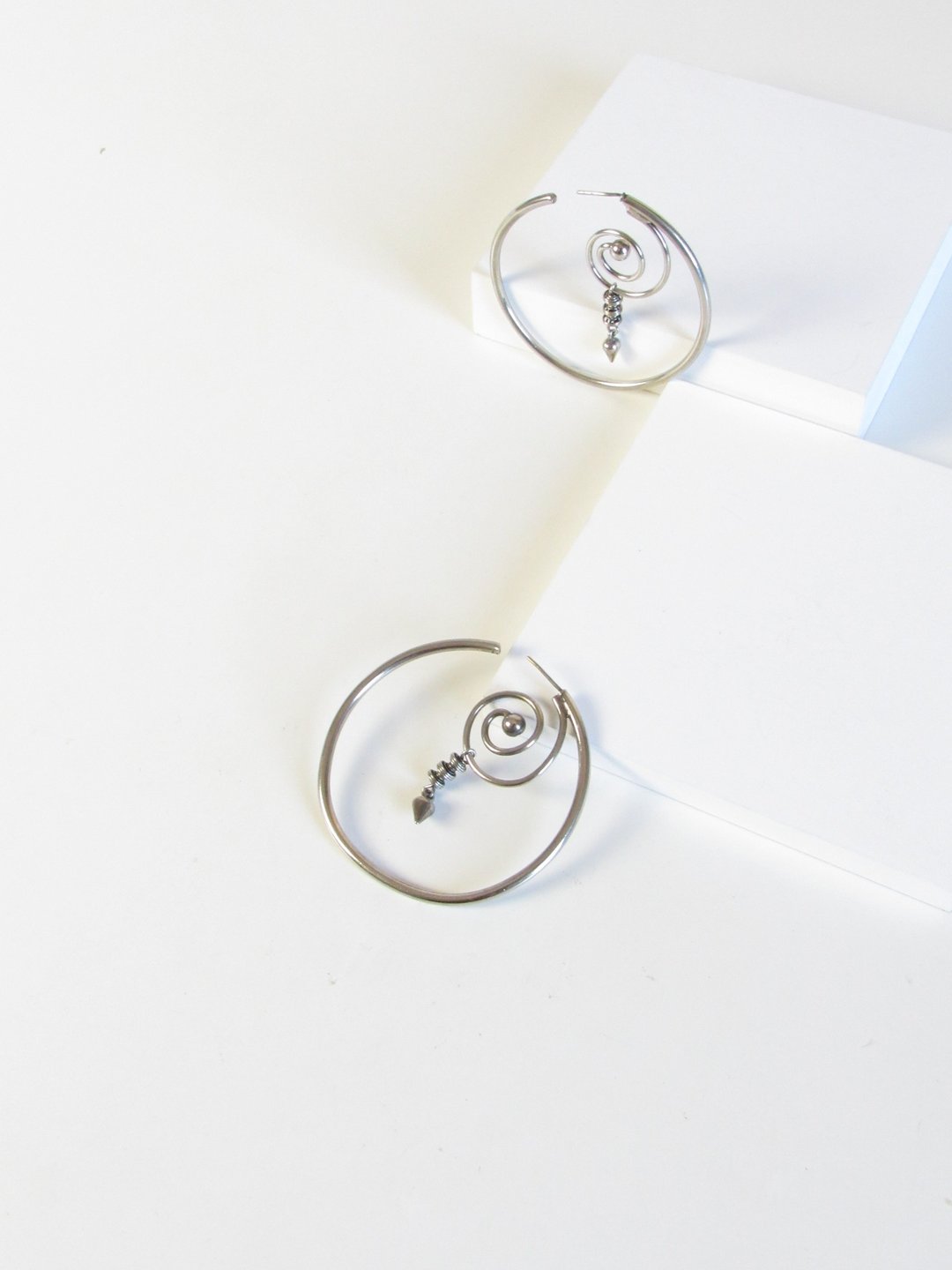 Vintage Modernism Scandinavian Whirlpool Silver Hoop Earrings - 耳环/耳夹 - 银 银色