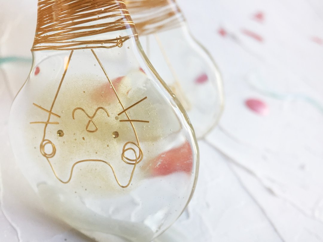 白日梦系列-藏在灯里的喵 耳饰\耳钉 - 耳环/耳夹 - 树脂 