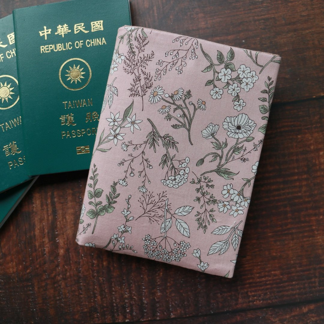 【花】手作护照套 护照夹 护照套 护照包 纯手作 布作护照包 - 护照夹/护照套 - 棉 蓝色