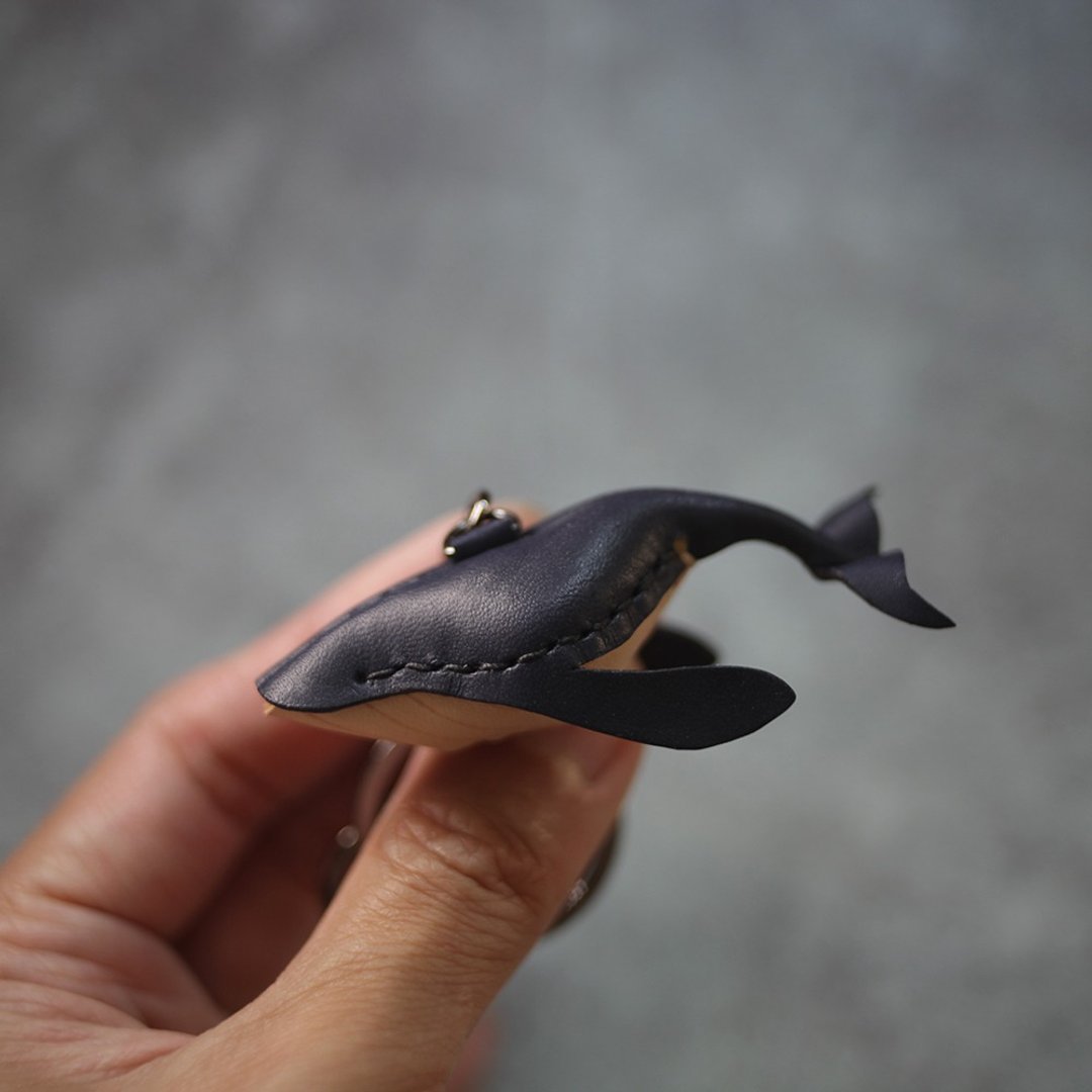 勇往直前的大鱼 深蓝 迷你 鲸鱼 钥匙圈 Whale Key holde - 钥匙链/钥匙包 - 真皮 蓝色