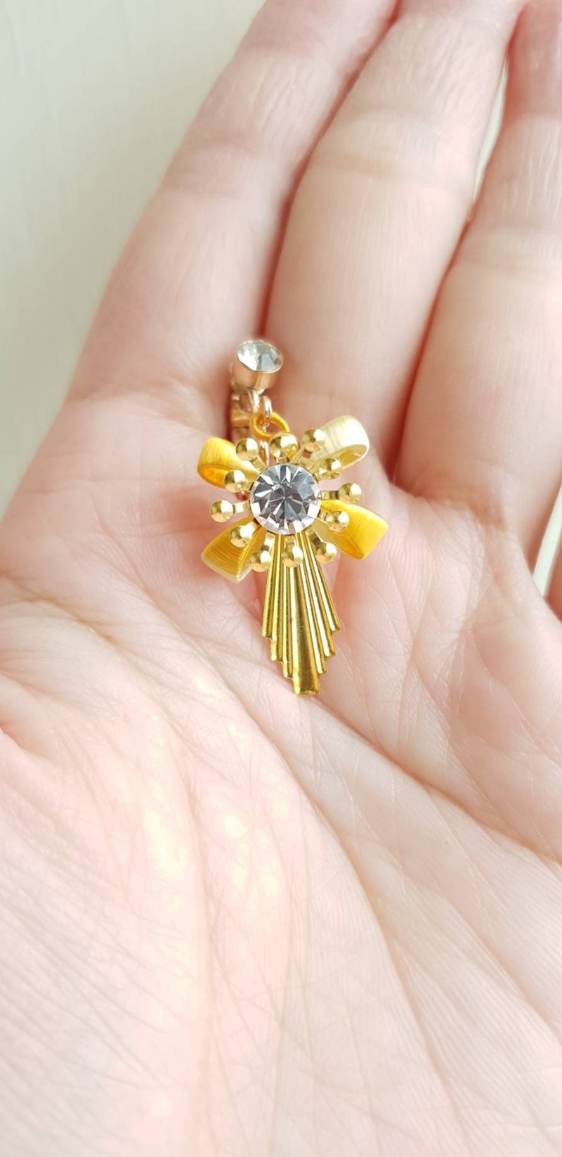 【春仔花】耳环-晴空万里(钻石耳夹) - 耳环/耳夹 - 丝．绢 黄色