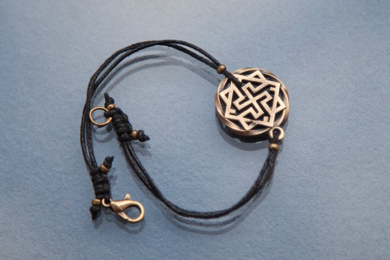 以维京人风格的 女武神 标志形式的青铜手镯由棉绳制成。绳手链 - 手链/手环 - 其他材质 橘色