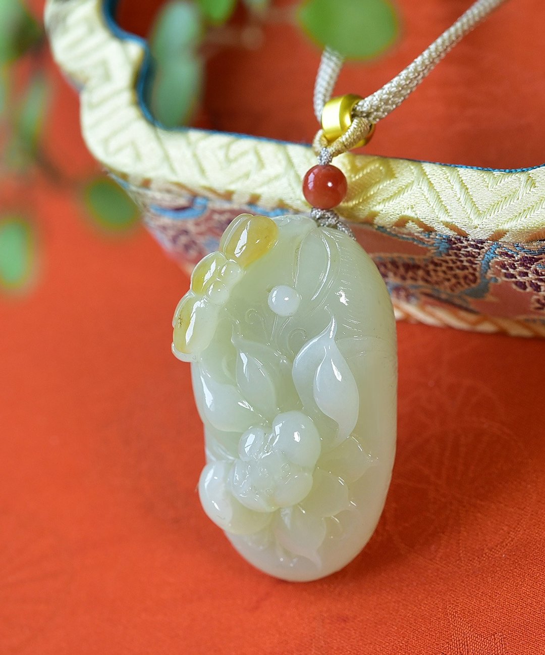 一款非常精致漂亮的和田玉花吊坠寓意吉祥如意雕工精致 - 项链 - 玉石 