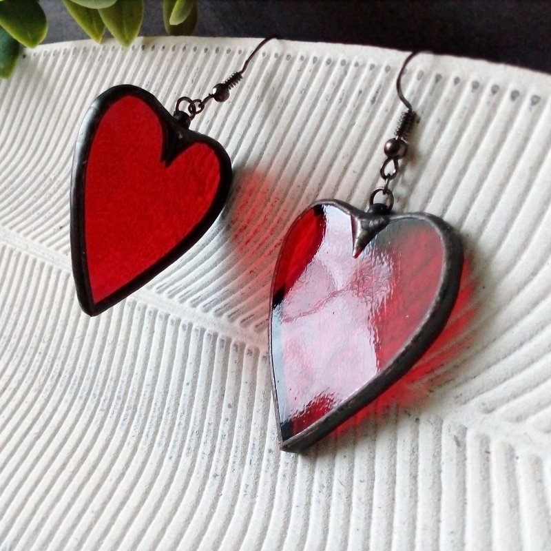 Red HEART glass earrings, st Valentine, heart earrings, kawaii earrings - 耳环/耳夹 - 玻璃 红色