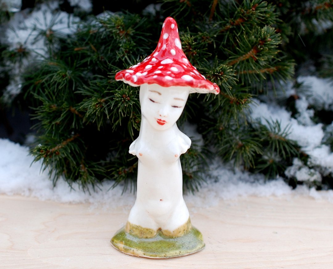 Mushroom lady Female bust statuette Ceramic ring holder Mushroom hat Fly agaric - 摆饰 - 瓷 多色
