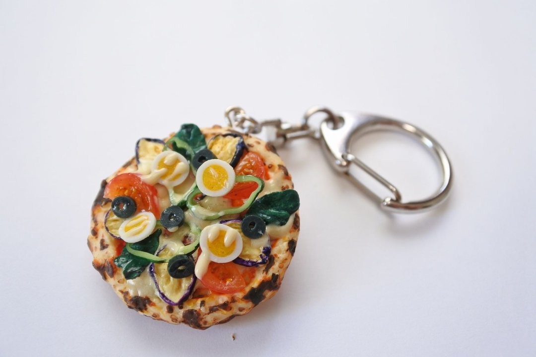 Miniature food,Vegetable pizza key holder - 钥匙链/钥匙包 - 粘土 绿色