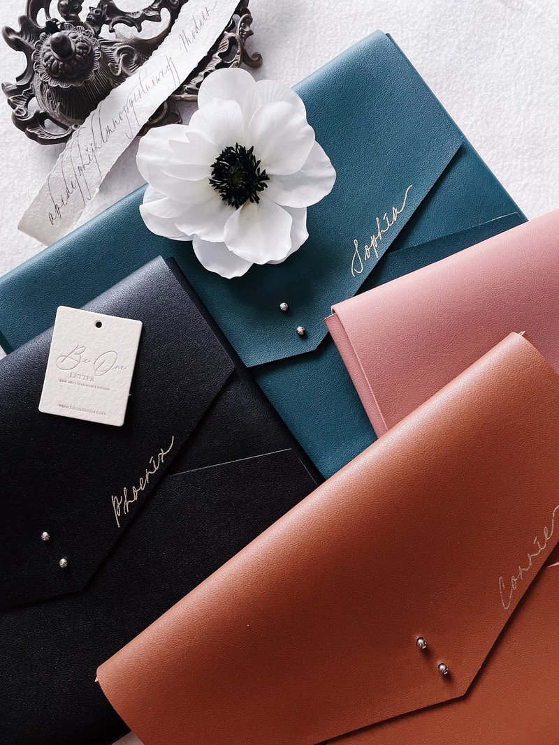 定制 烫金皮革电脑包11寸 / 13寸 -法式浅粉 / 深蓝 / 黑色 - 电脑包 - 人造皮革 粉红色