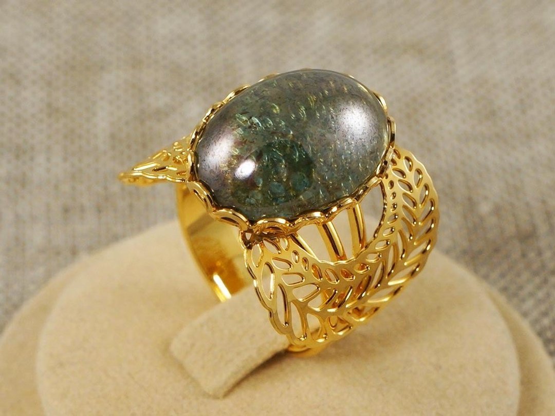 Green Glass Ring Large Golden Filigree Free Size Adjustable Ring Woman Jewelry - 戒指 - 其他材质 绿色
