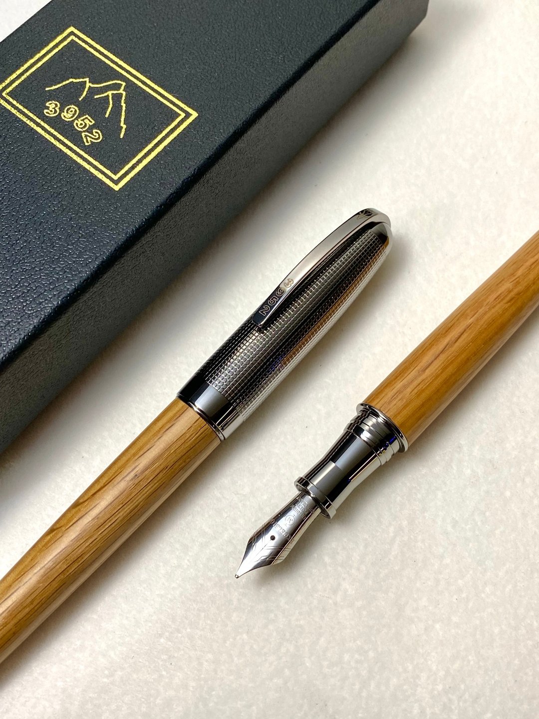 3952 老山羊 - 葛玛兰 橡木 白钢刀尖 (精益刀) 钢笔 - 钢笔 - 其他材质 