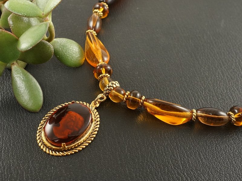 Honey Yellow Brown Vintage Glass Lady Girl Intaglio Cameo Necklace Woman Jewelry - 项链 - 玻璃 橘色