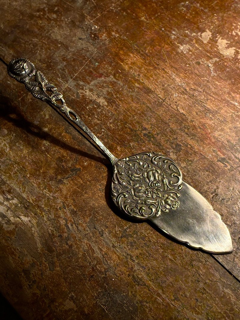 古董银质华丽蛋糕刀(inside the drawer) - 餐刀/叉/匙组合 - 纯银 