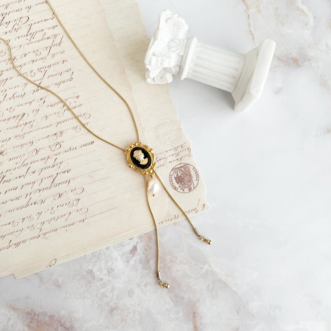 Antique cameo and freshwater pearl loop tie SV520 - 颈链 - 塑料 黑色