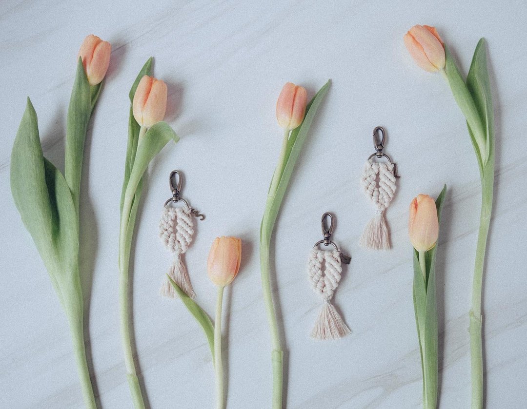 手工编织钥匙圈 _ 郁金香款 _ Macrame keychain - 钥匙链/钥匙包 - 棉．麻 白色