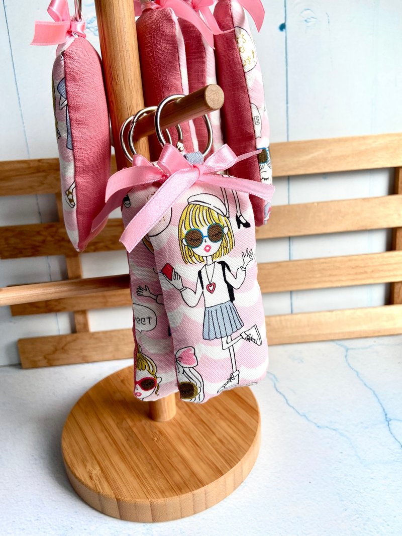 摩登女孩吊饰 日本棉布制作 生日 毕业 交换礼物 有7款 2色 - 吊饰 - 棉．麻 