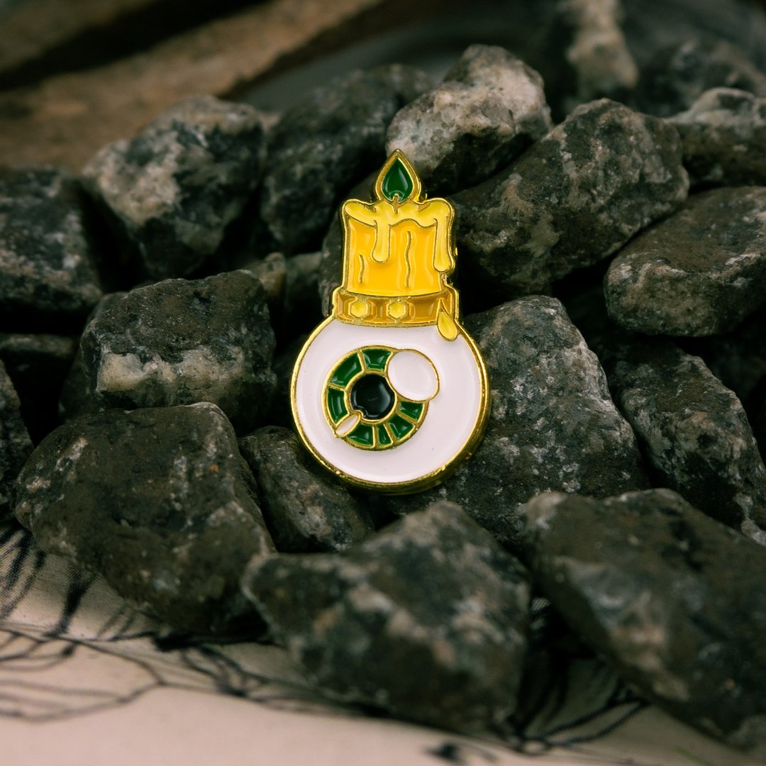Eyeball Candle Enamel Pin - 胸针 - 其他金属 绿色