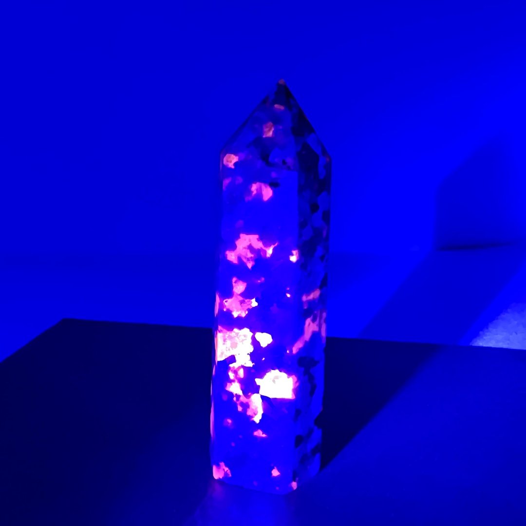 如火。柱 摆件 疗愈 需紫光灯 l 火焰石柱 优伯石 l - 摆饰 - 石头 多色