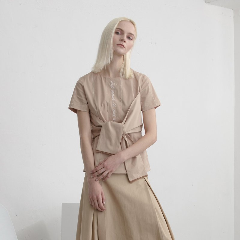 SS18驼色打结短袖上衣-香港原创品牌Lapeewee - 女装上衣 - 棉．麻 卡其色