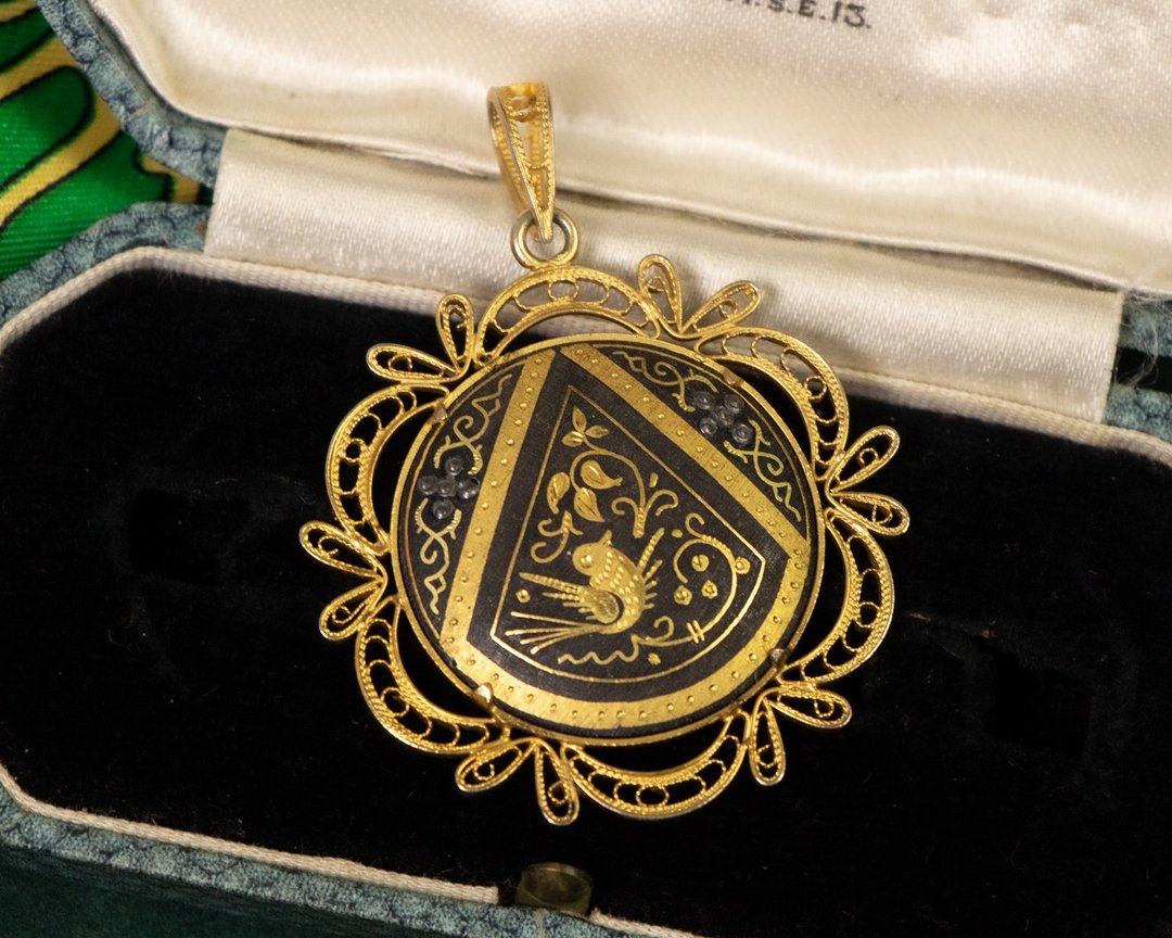 西班牙古董 大马士革24K金属镶嵌工艺 花鸟图腾 花丝镶边镀金坠子 - 项链 - 24k 金 金色