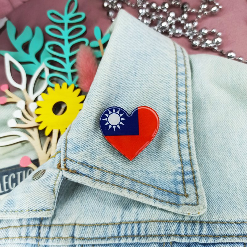 台湾木制胸针 - 胸针 - 木头 红色