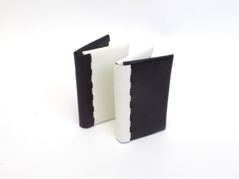 Business card holder black x white - 名片夹/名片盒 - 真皮 黑色