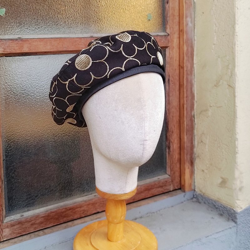 贝雷帽 圆盘帽 手工帽 日系 刺绣 小牛村/黑金绣花 - 帽子 - 棉．麻 黑色