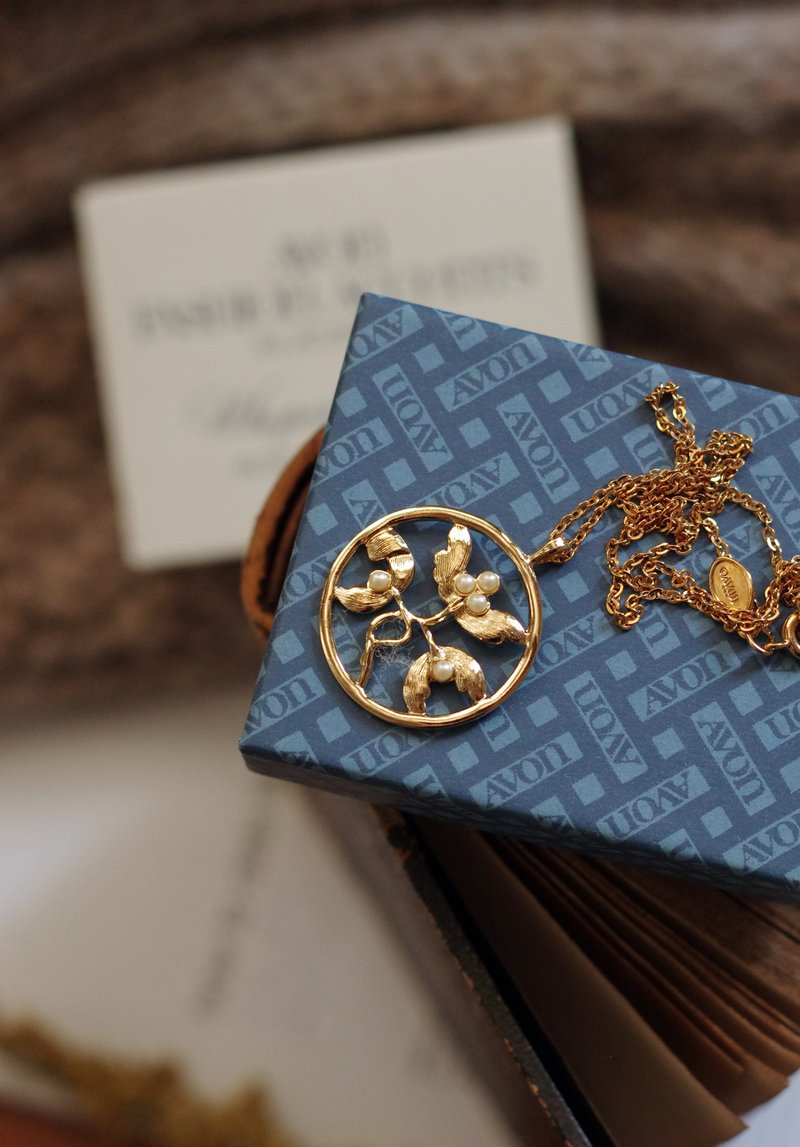 老又好古董珠宝 Vintage Avon 金色槲寄生珍珠叶片项链 N10 - 项链 - 其他金属 金色