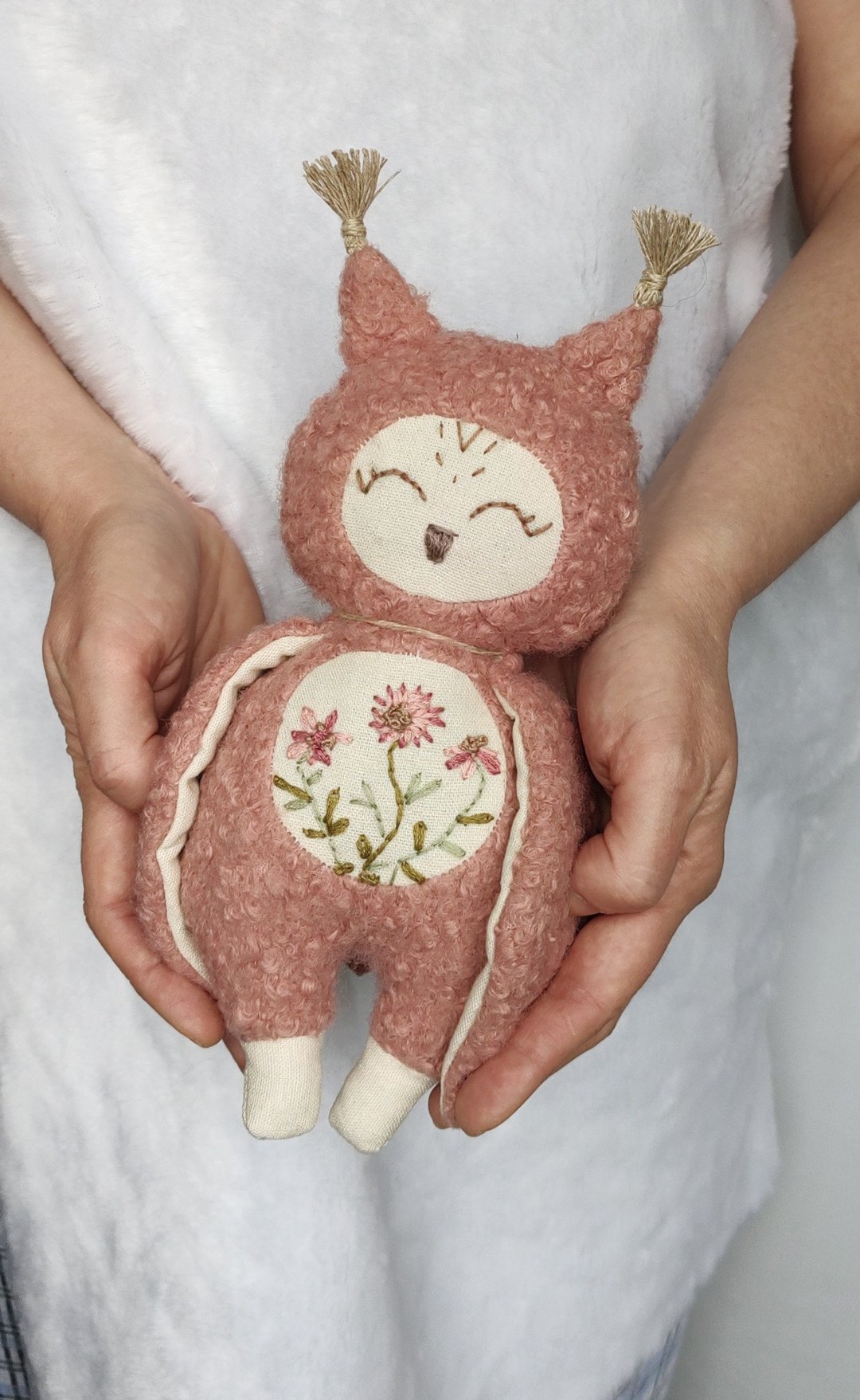 This beautiful owl is completely handmade and a true one of - 玩具/玩偶 - 羊毛 多色