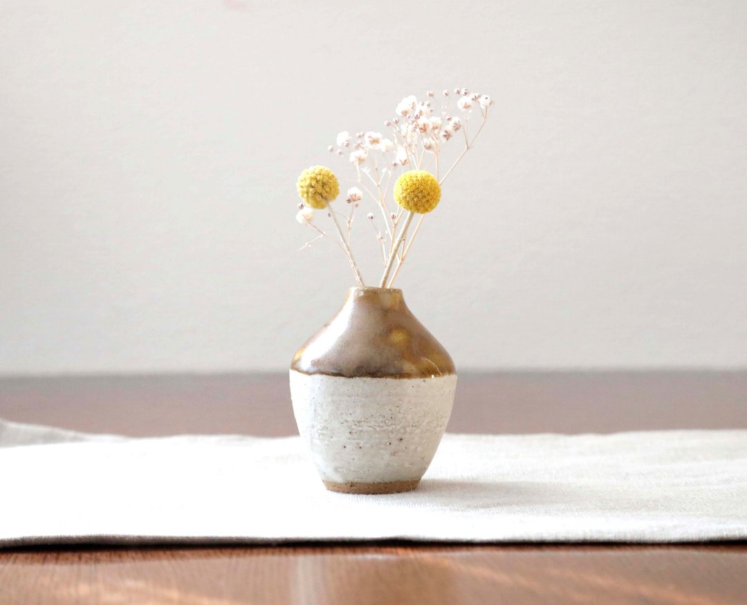 White tea glaze Two-color small vase - 花瓶/陶器 - 陶 咖啡色