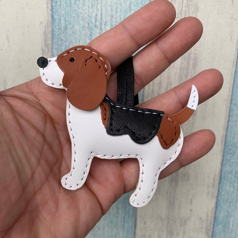 疗愈小物 咖啡/白色 可爱 米格鲁 狗 手工皮革 吊饰 小尺寸 - 吊饰 - 真皮 咖啡色