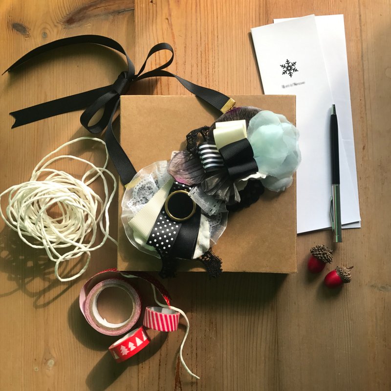 Break and Holiday 。个性系手工花。项链。黑白色 - 项链 - 其他材质 黑色