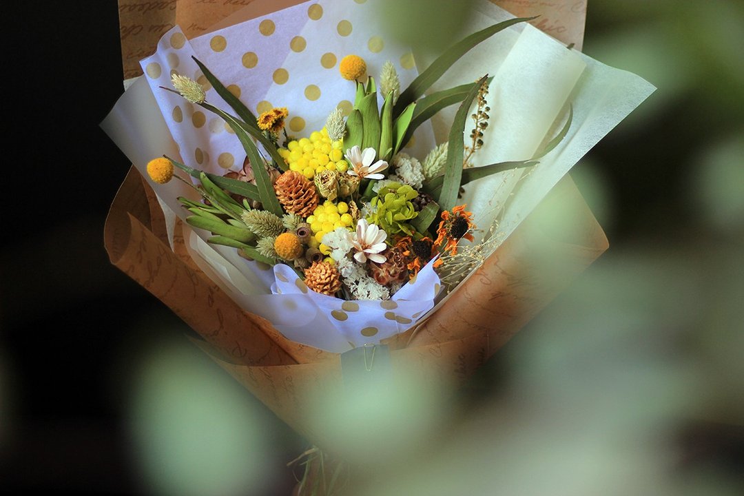 灿烂光芒黄色小雏菊毕业花束·干燥花·尤加利·干燥花束· - 干燥花/捧花 - 植物．花 黄色