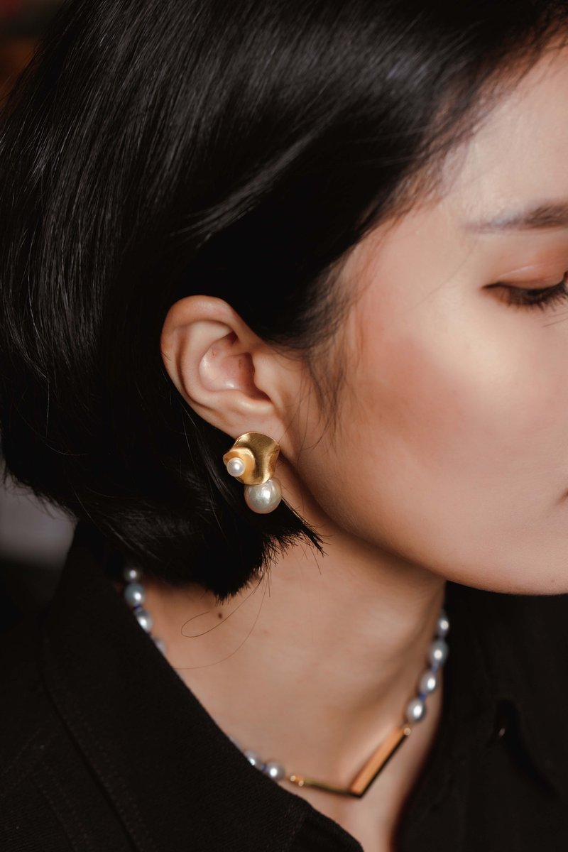 【品牌设计款最佳礼物】玫瑰天然珍珠 925 纯银镀金耳环(可改夹) - 耳环/耳夹 - 珍珠 金色